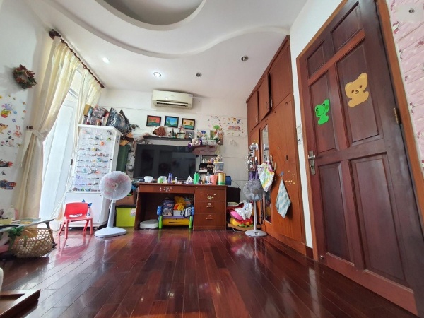 Bán nhà 3 tầng Đường Hoàng Diệu, Phường 12, Quận 4, Hồ Chí Minh